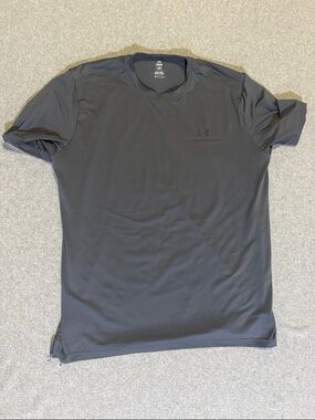 Under Armour Men’s L Grey Athletic Crew Neck Tee